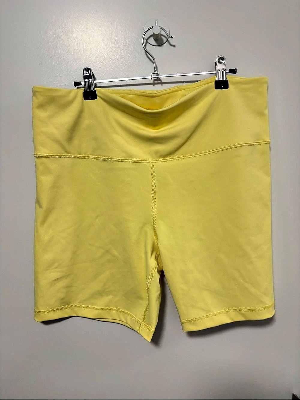 Athleta Ultra High Rise Elation 7" Short Shorts Yellow